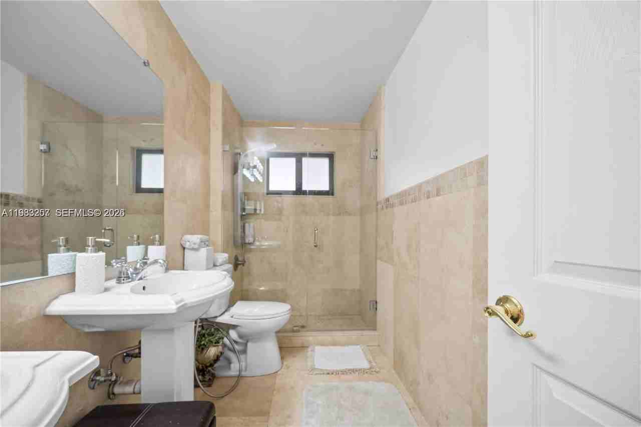 2481 Riverdale Dr N - Photo 7 of 8