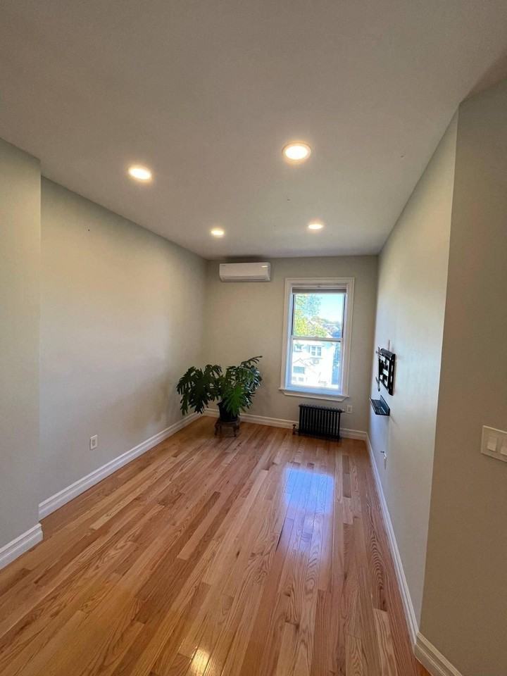 11500 Lefferts Blvd - Photo 2 of 8