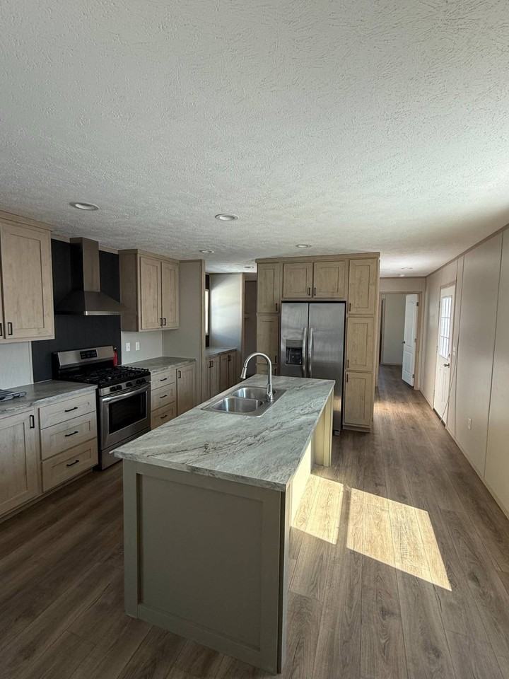 116 Lillian Ln - Photo 3 of 7