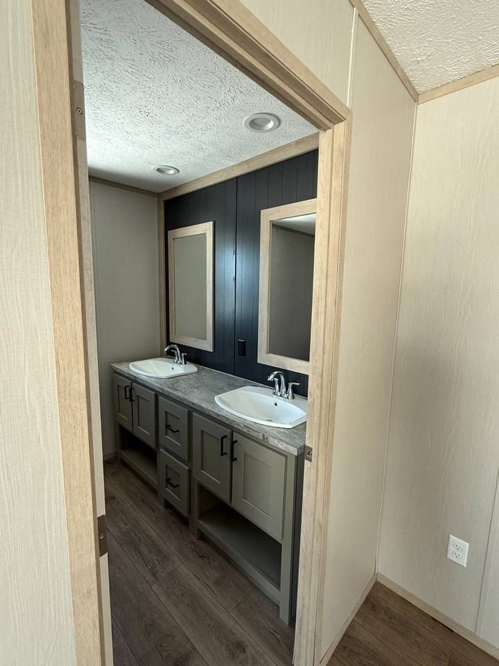 116 Lillian Ln - Photo 5 of 7