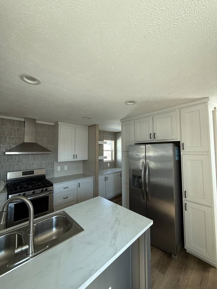 120 Lillian Ln - Photo 3 of 8