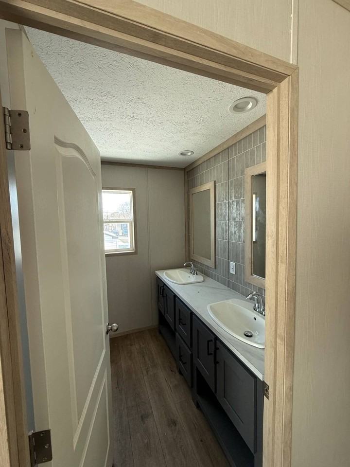 120 Lillian Ln - Photo 5 of 8