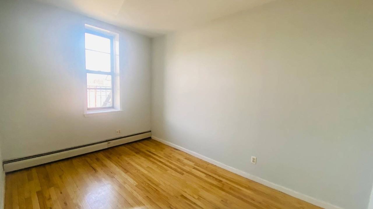 36th Ave & Steinway - Photo 6 of 11