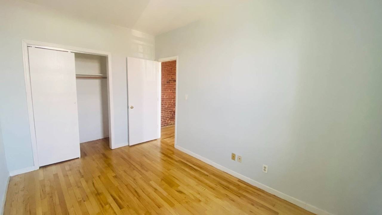 36th Ave & Steinway - Photo 7 of 11