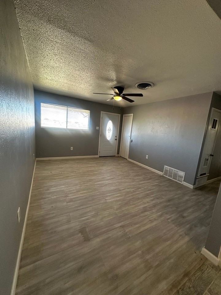 2206 Lyndale Dr - Photo 2 of 12