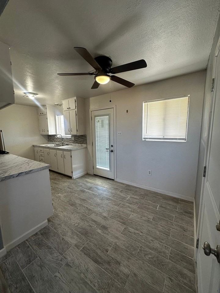 2206 Lyndale Dr - Photo 3 of 12