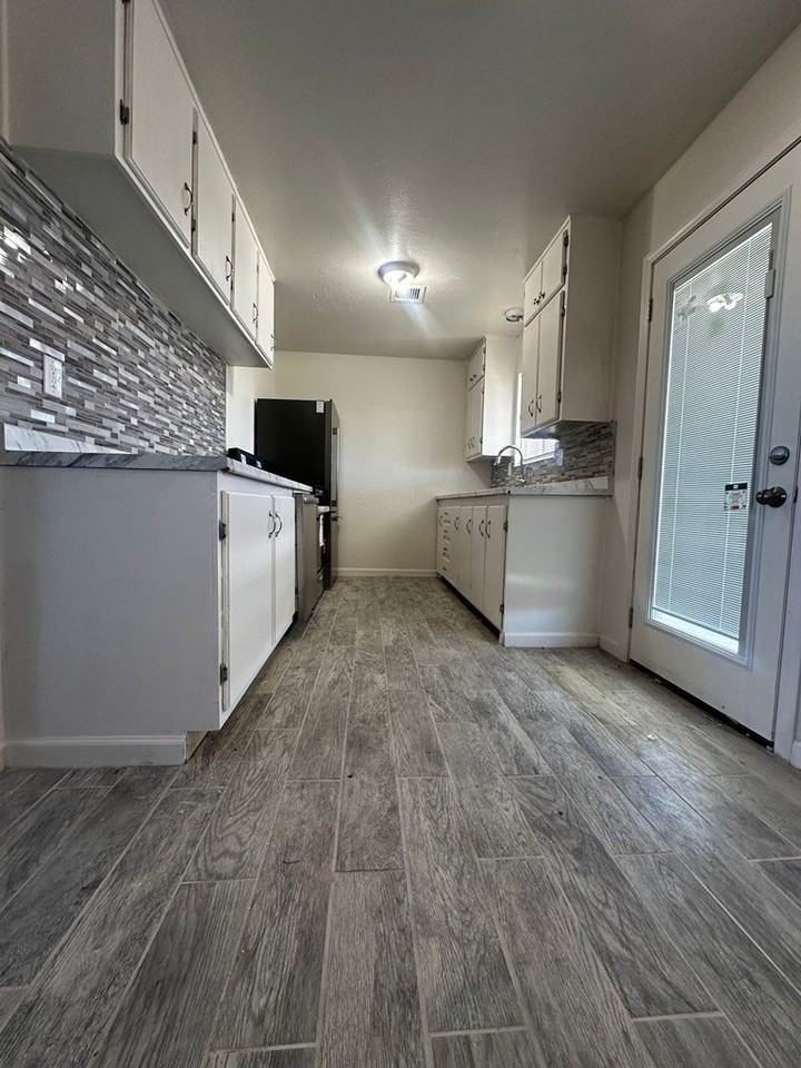 2206 Lyndale Dr - Photo 5 of 12