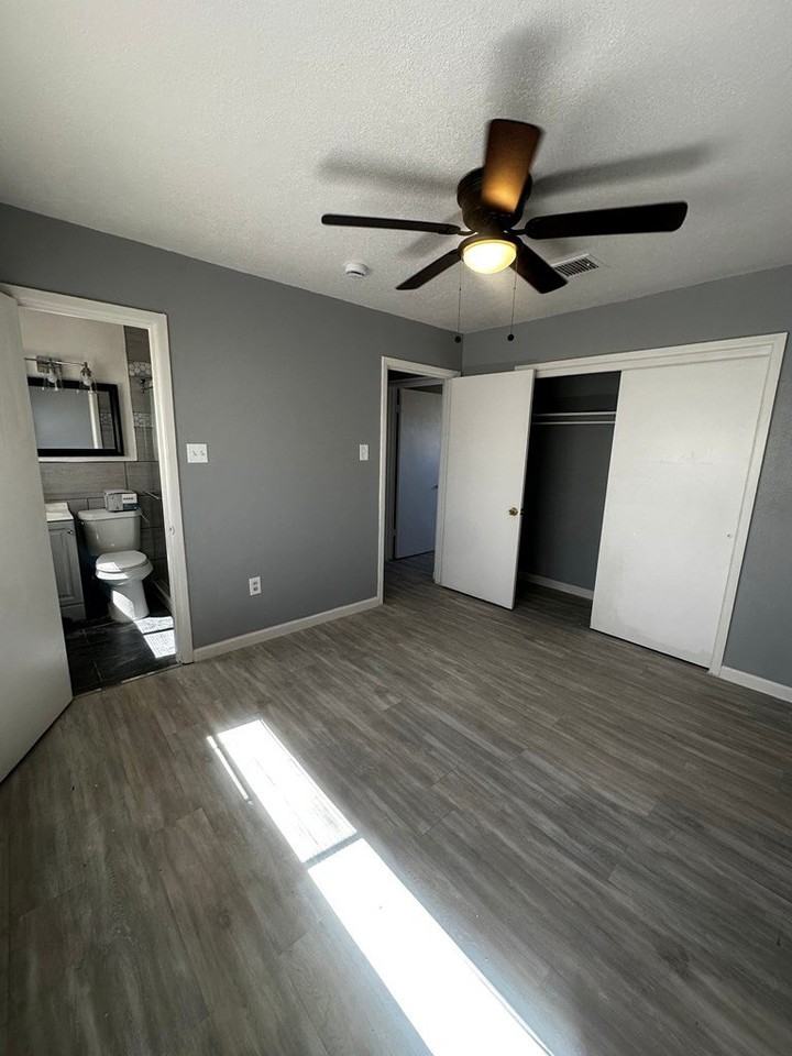 2206 Lyndale Dr - Photo 6 of 12