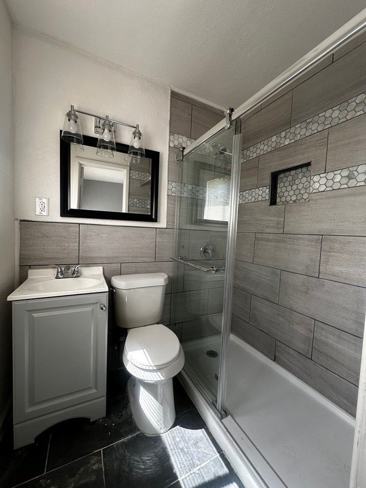 2206 Lyndale Dr - Photo 7 of 12