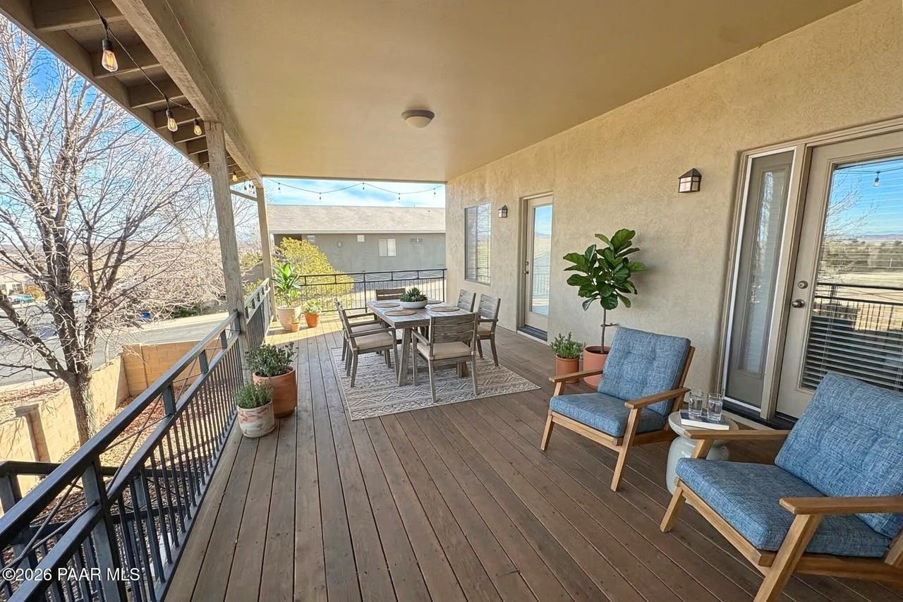 988 Louie St - Photo 5 of 14
