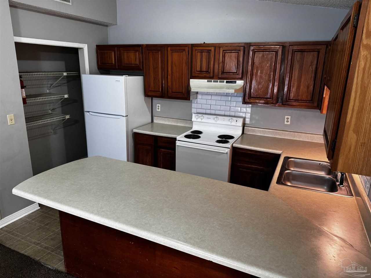 8210 Kipling St Apt B - Photo 7 of 17