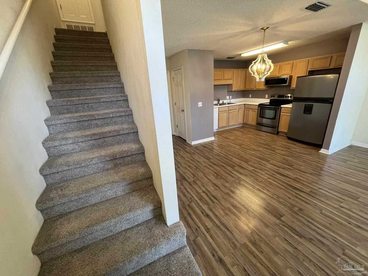 1348 Redwood Ln - Photo 2 of 28