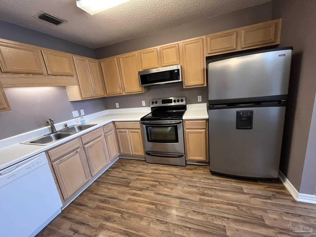 1348 Redwood Ln - Photo 6 of 28