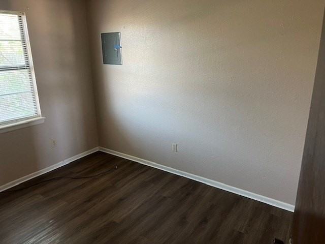 411 36th Pl - Photo 7 of 10