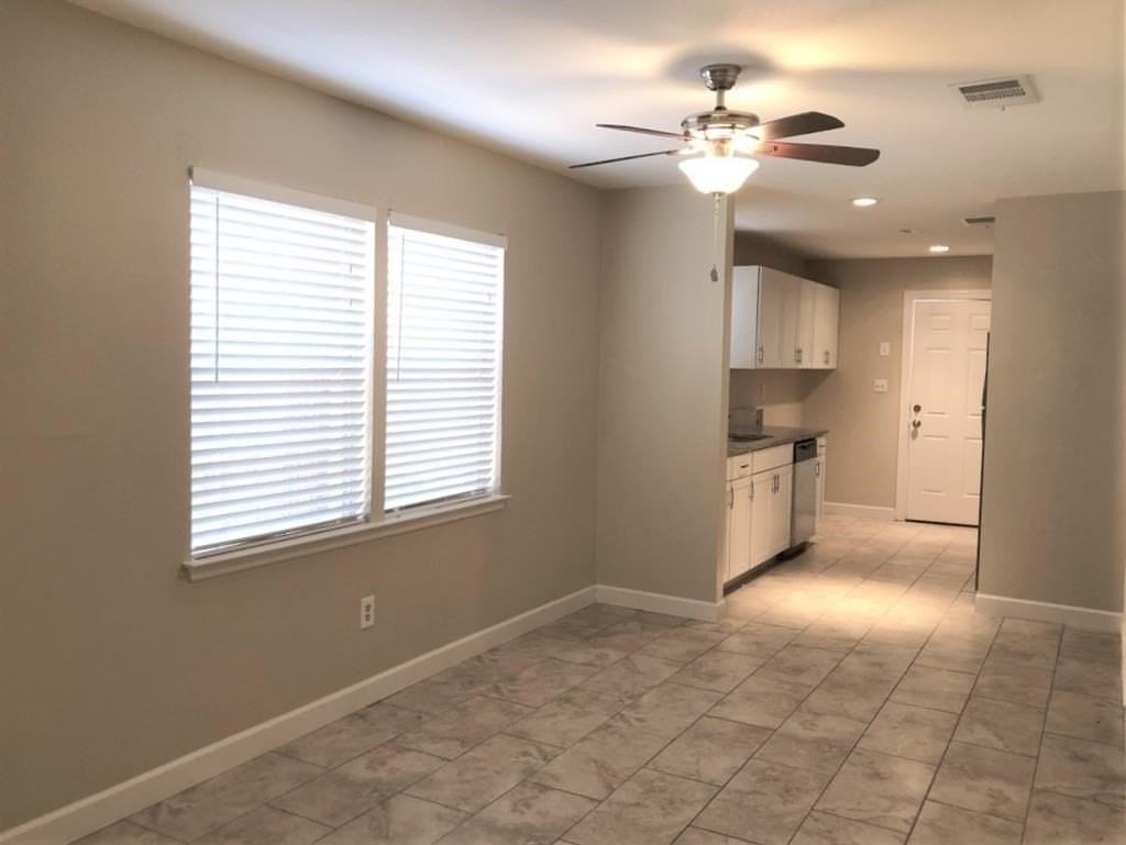 427 Neely Ave Apt A - Photo 2 of 18