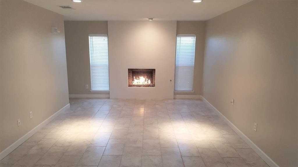 427 Neely Ave Apt A - Photo 3 of 18