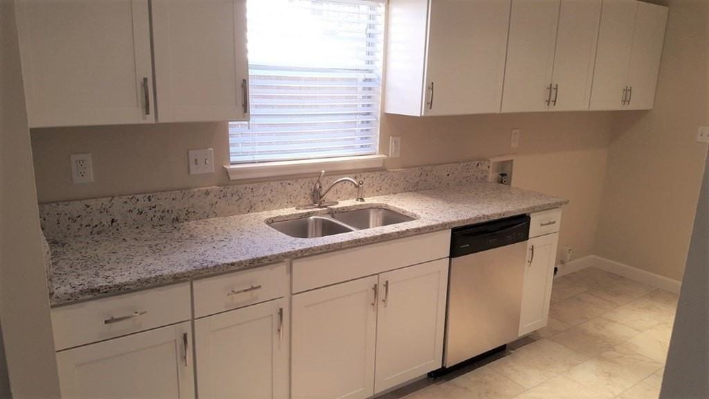 427 Neely Ave Apt A - Photo 5 of 18