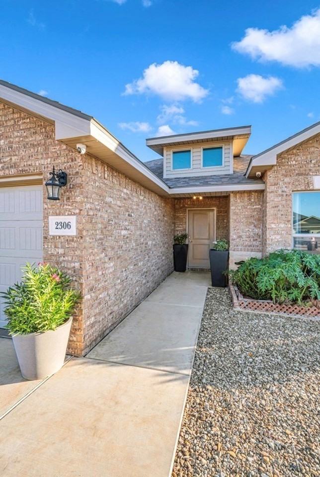 2306 Husk St - Photo 2 of 33