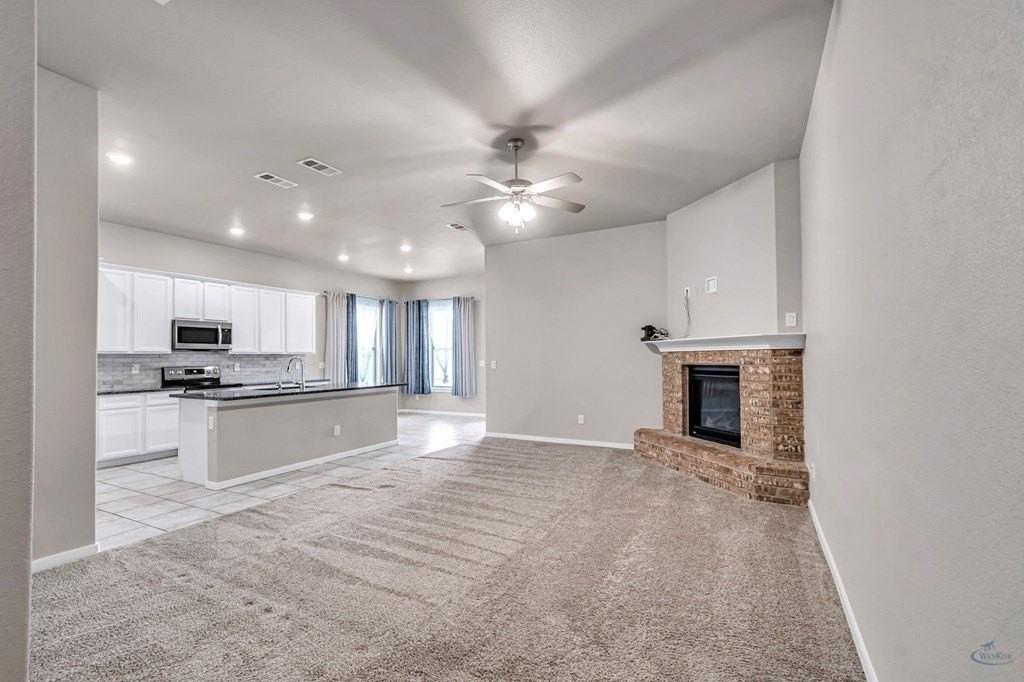 2306 Husk St - Photo 4 of 33