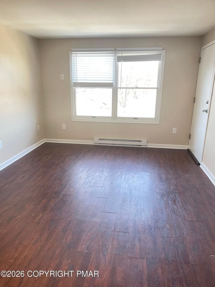 339 Race St Apt C6 - Photo 5 of 9
