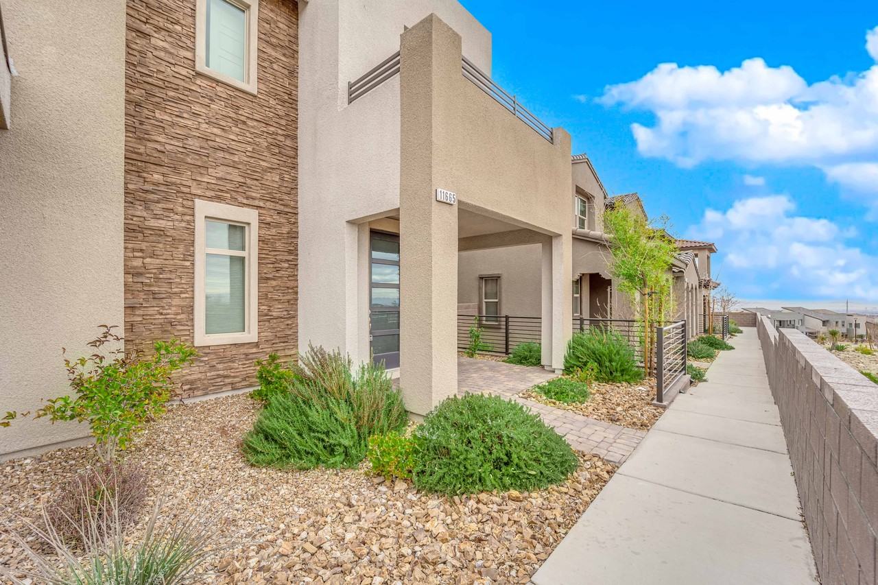 11655 Redwood Mountain Ave - Photo 2 of 44