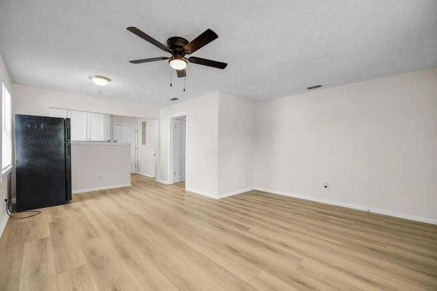 1307 Hamilton St - Photo 3 of 10