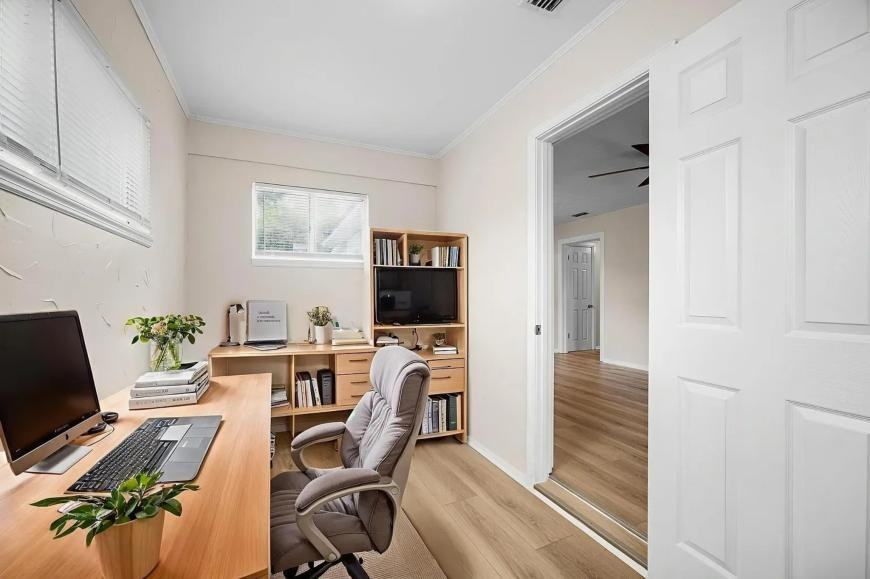 1307 Hamilton St - Photo 5 of 10