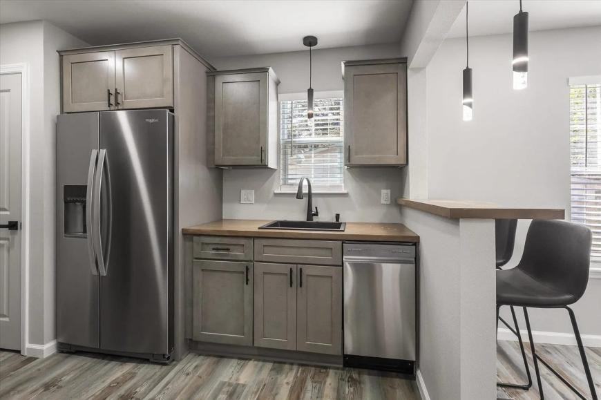 2901 Baltic Ave - Photo 6 of 10