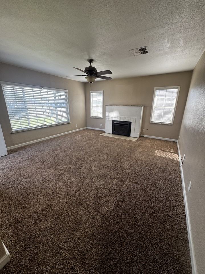 1701 Belmont St #1 - Photo 2 of 10