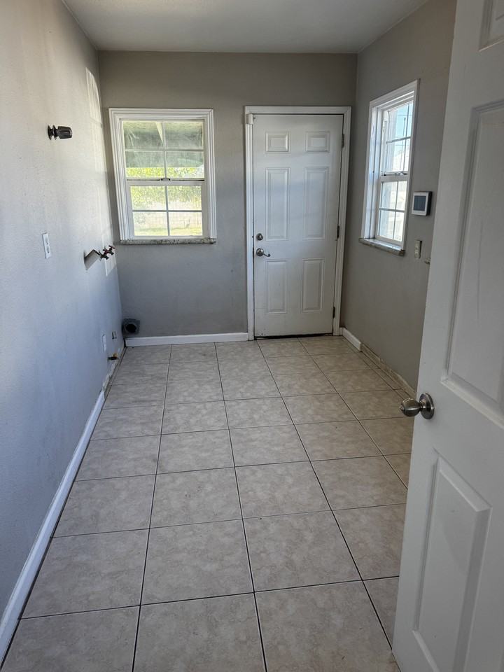 1701 Belmont St #1 - Photo 4 of 10