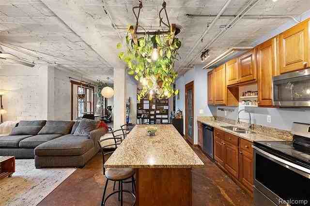 78 Watson St - Photo 3 of 45