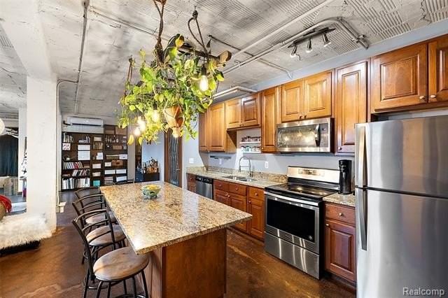 78 Watson St - Photo 4 of 45