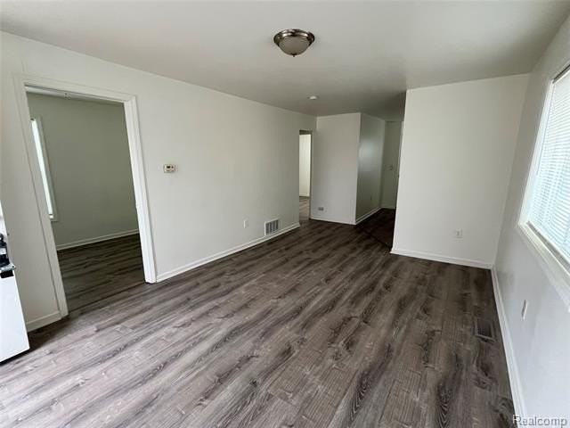 438 Kenilworth Ave - Photo 4 of 18