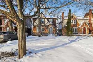 featured image of 16233 La Salle Ave