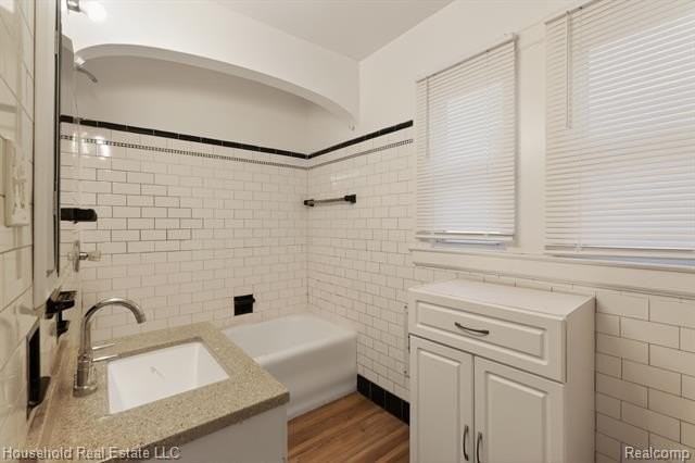 16233 La Salle Ave - Photo 7 of 14