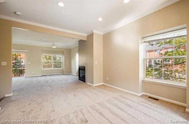 22089 Parkview Dr - Photo 4 of 11