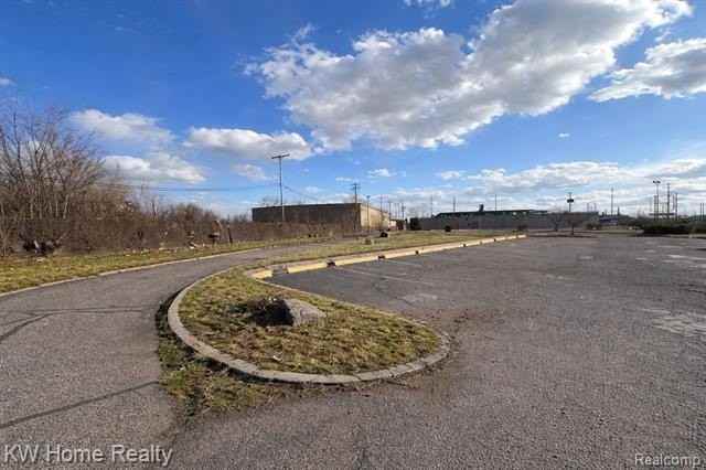 20800 Groesbeck Hwy - Photo 3 of 8