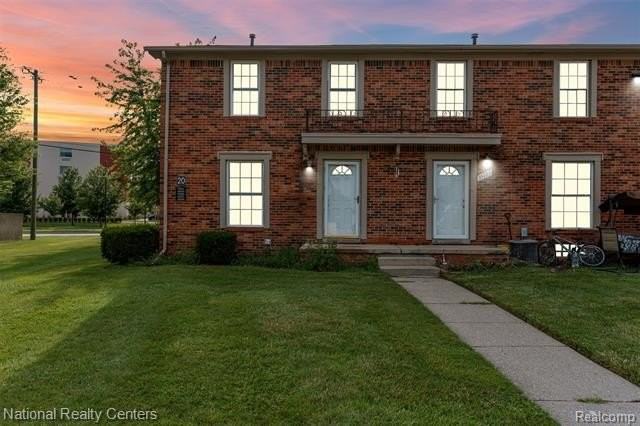 35221 Tall Oaks Dr - Photo 2 of 17