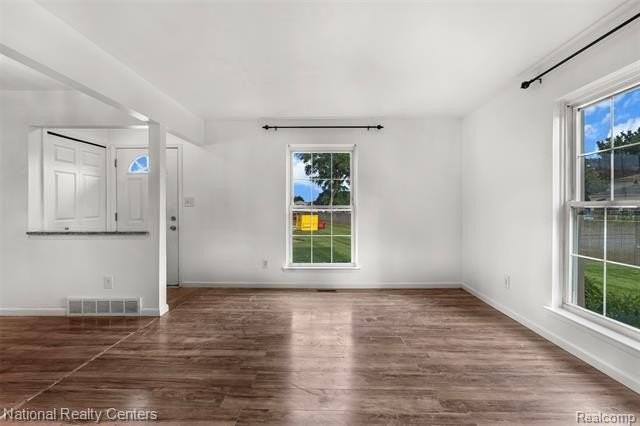 35221 Tall Oaks Dr - Photo 5 of 17