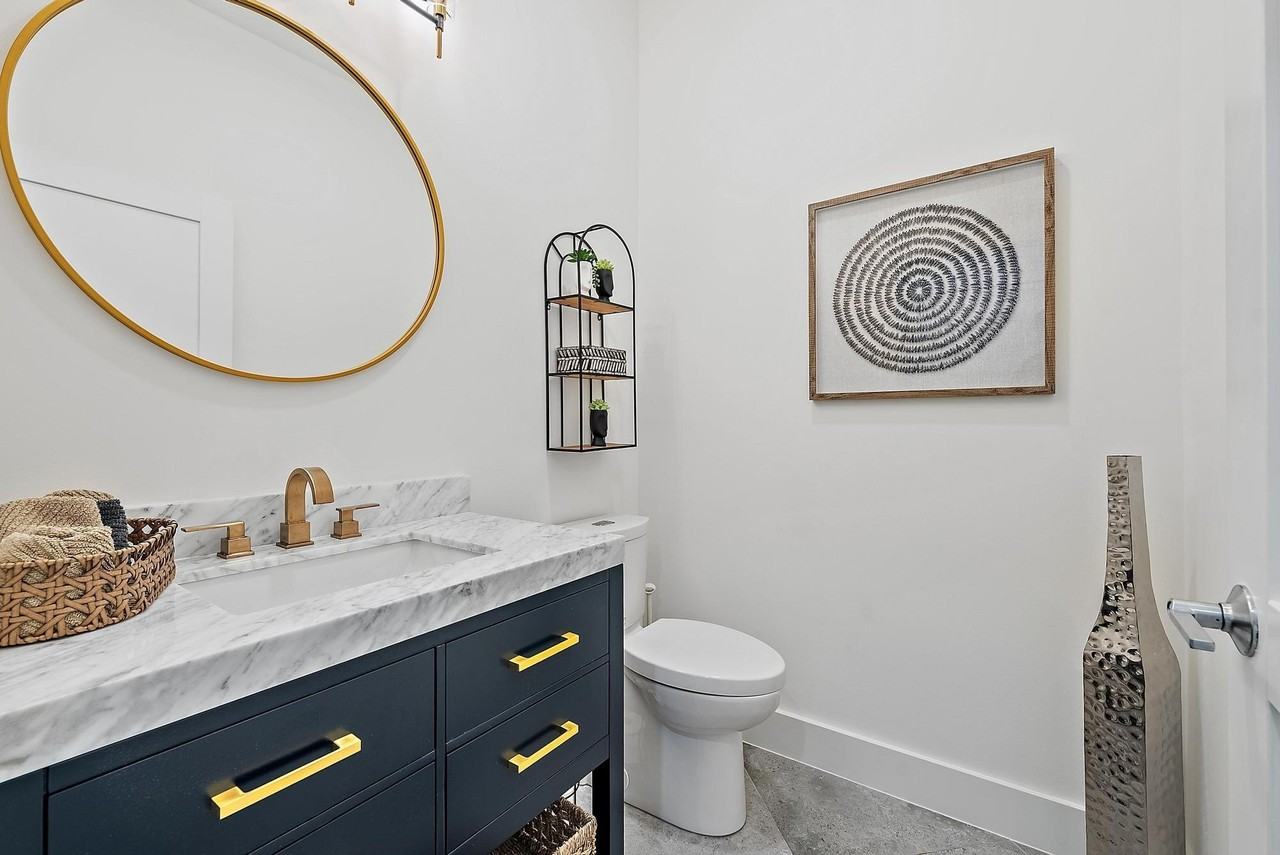 503 Resort Ln - Photo 3 of 36