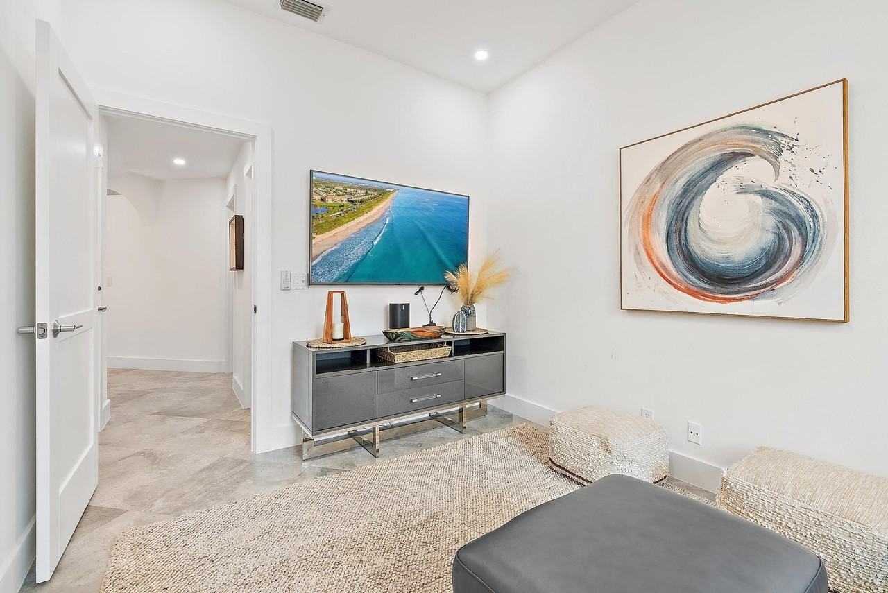 503 Resort Ln - Photo 5 of 36