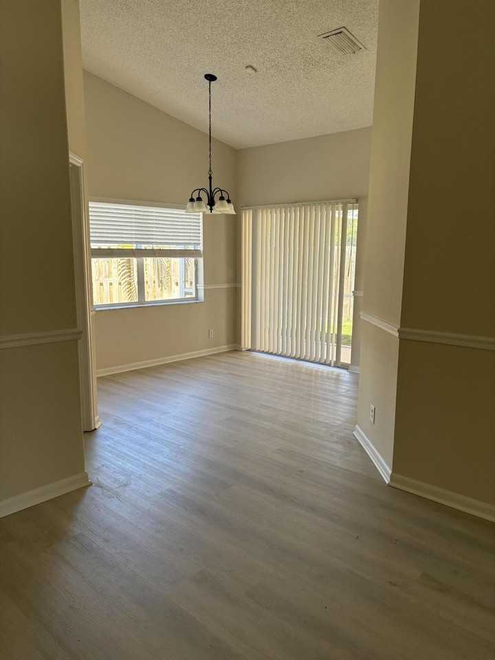 10749 Cypress Lake Ter - Photo 3 of 14