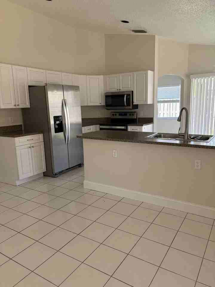 10749 Cypress Lake Ter - Photo 4 of 14