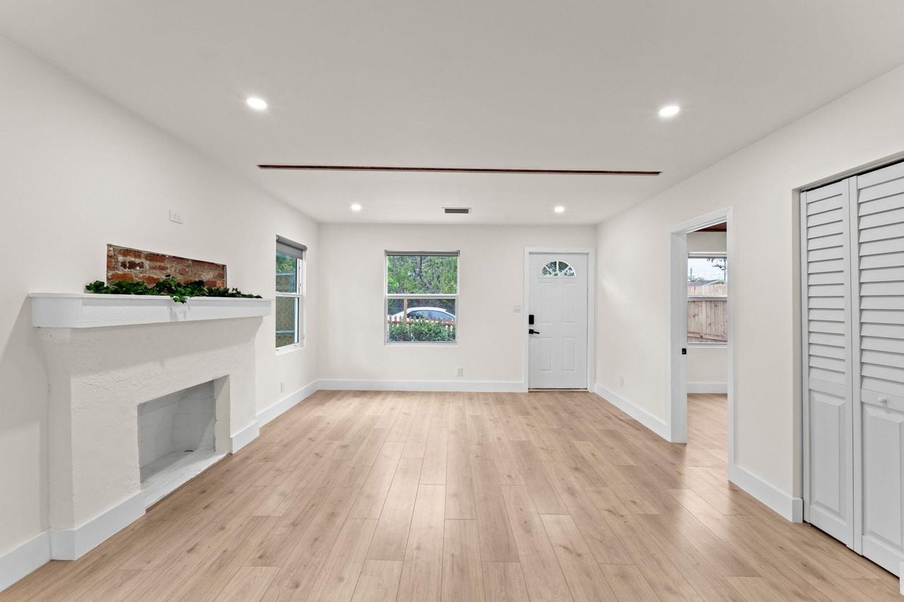 818 Briggs St - Photo 5 of 29