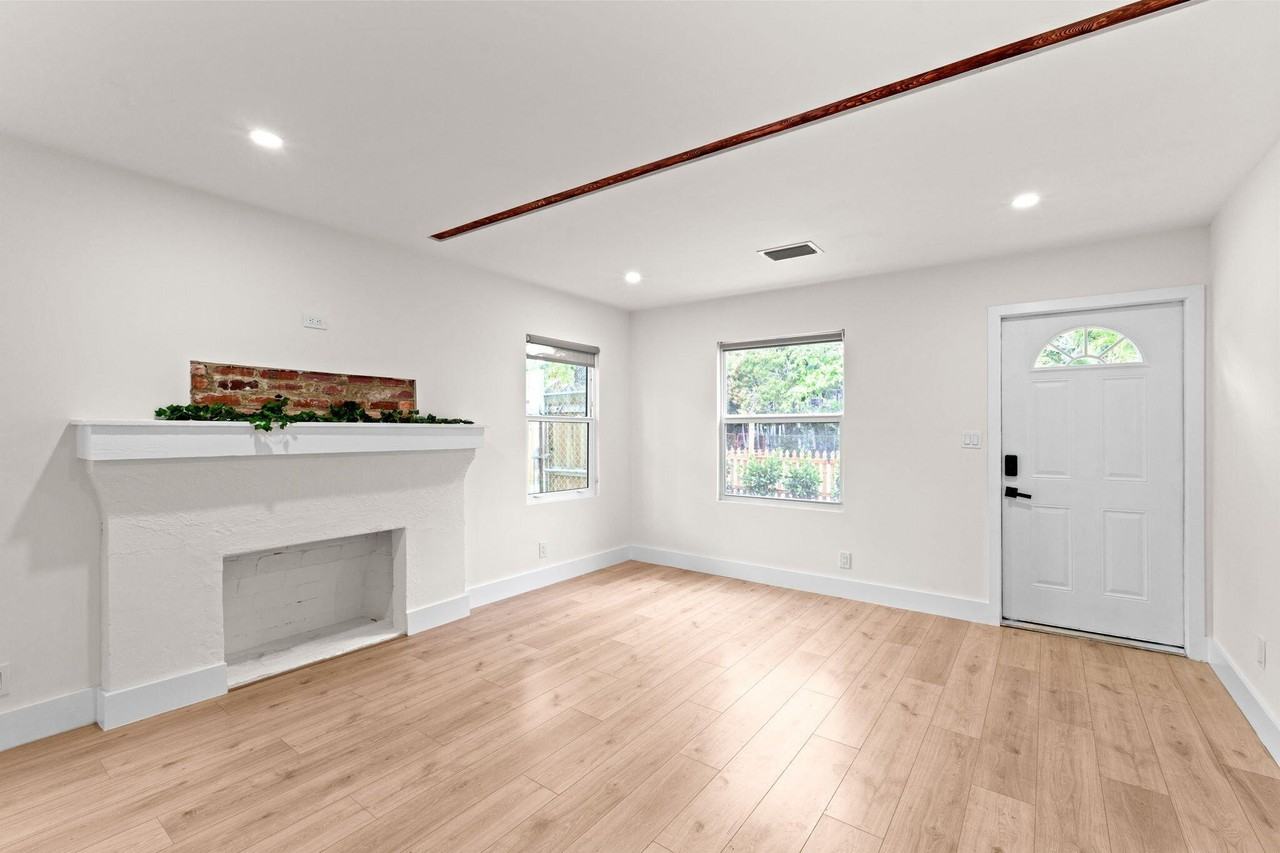 818 Briggs St - Photo 6 of 29