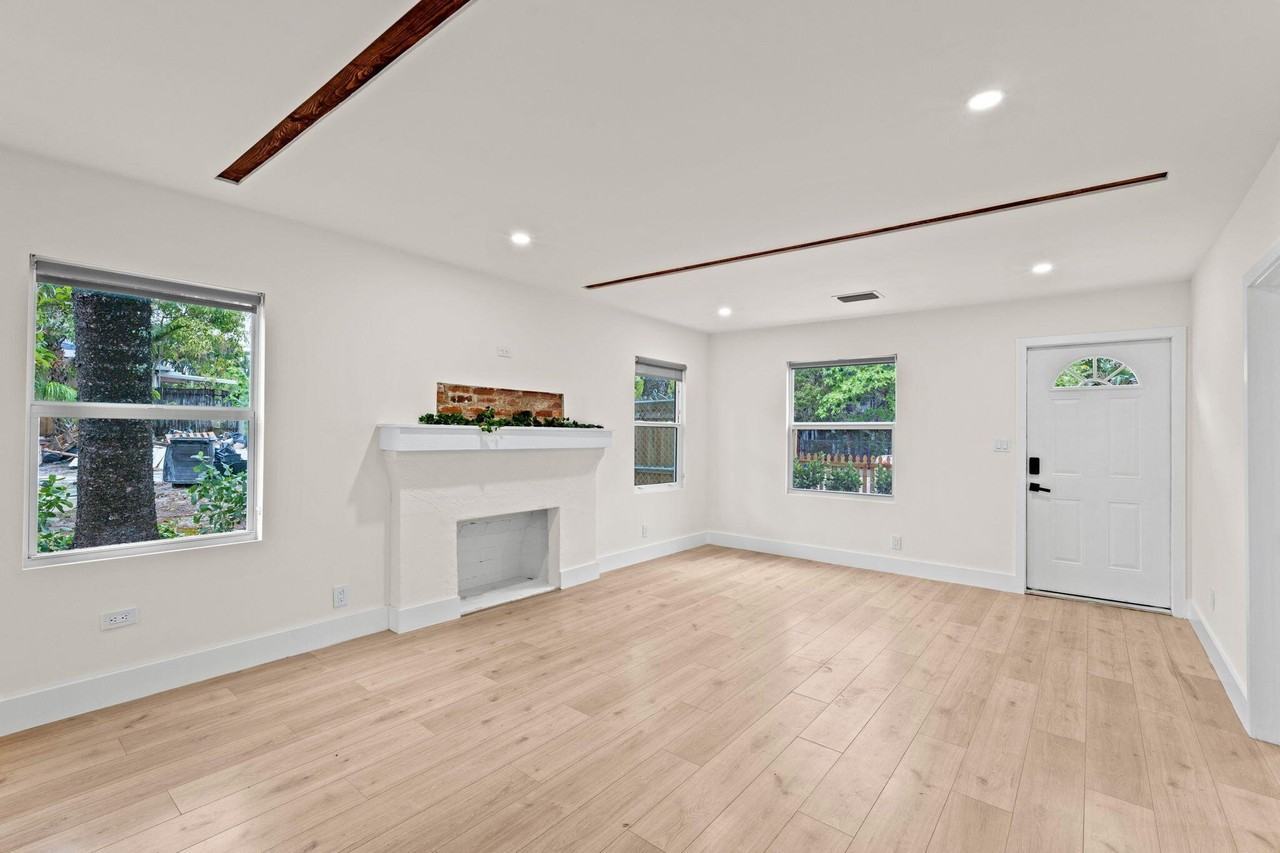 818 Briggs St - Photo 7 of 29