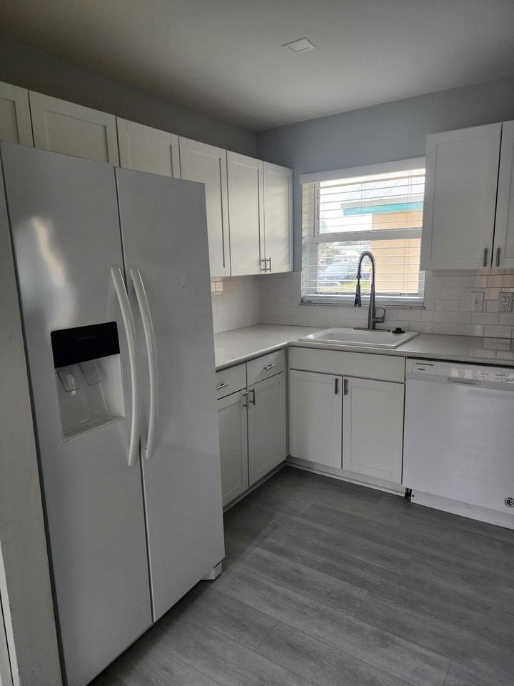 8933 Se Hobe Ridge Ave - Photo 2 of 17