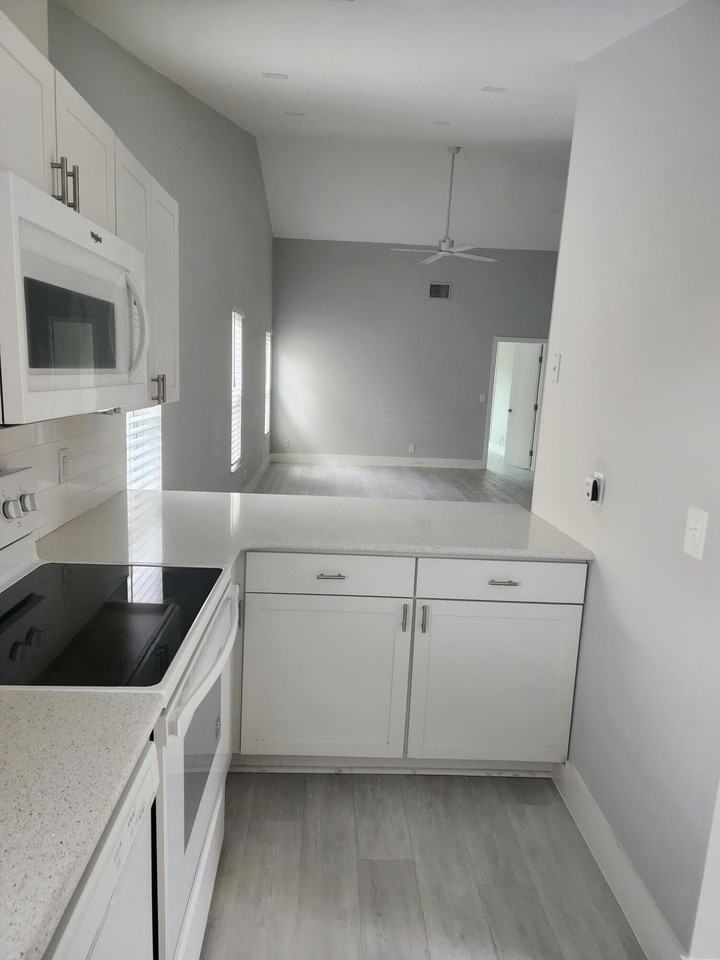 8933 Se Hobe Ridge Ave - Photo 3 of 17