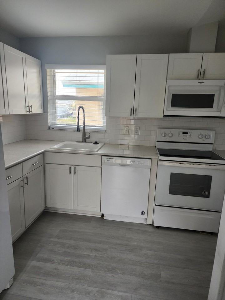 8933 Se Hobe Ridge Ave - Photo 4 of 17