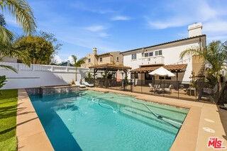 1832 11th St - Photo 3 of 8